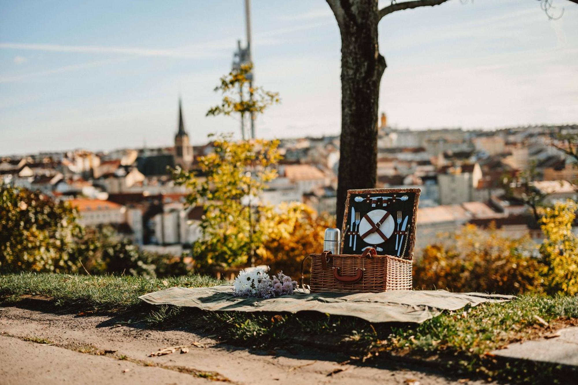 Elegant With Terrace & Bike Path Lejlighed Prag