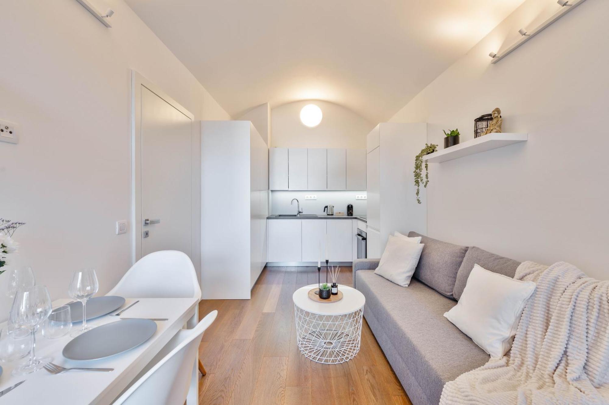 Elegant With Terrace & Bike Path Apartment Prag