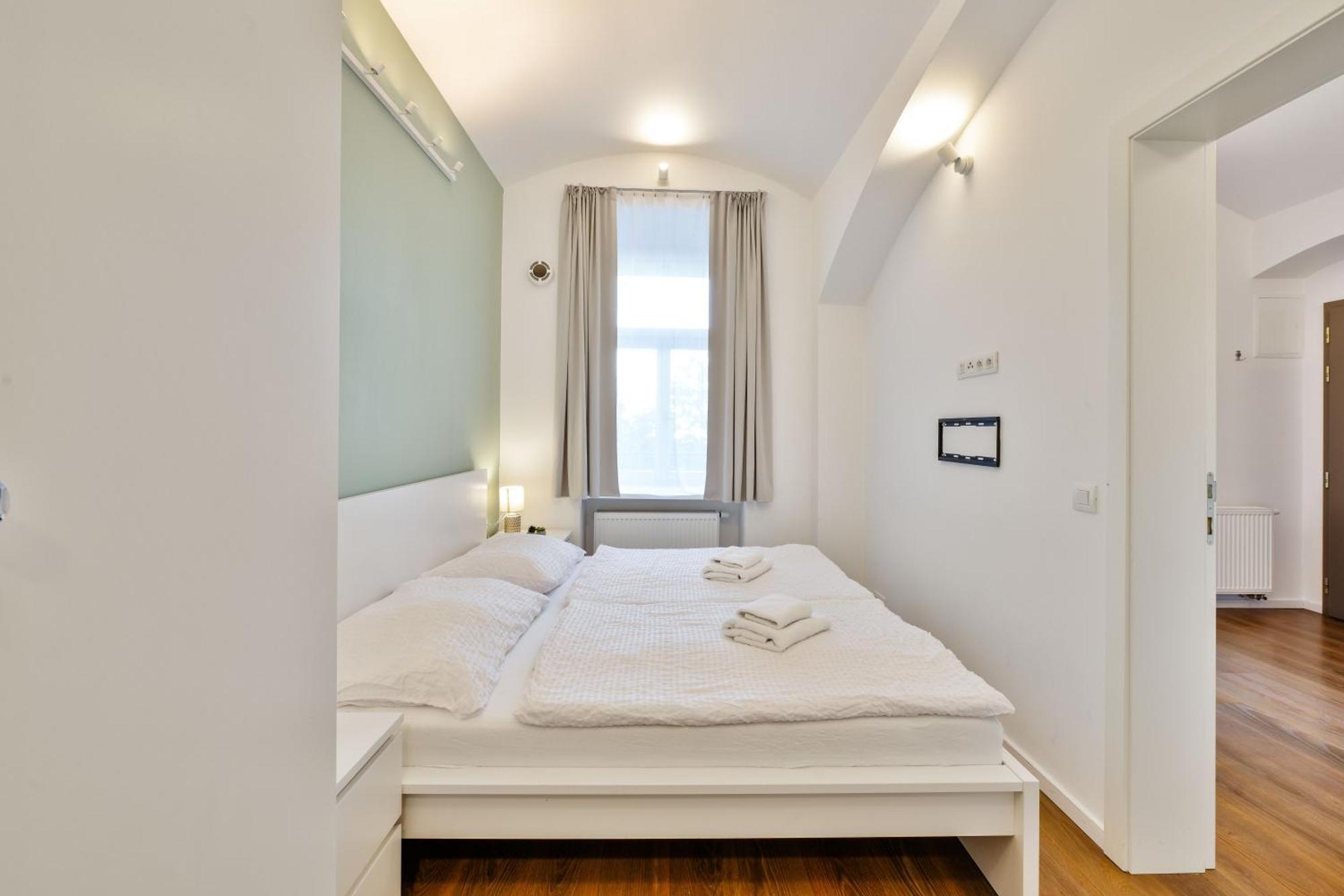 Elegant With Terrace & Bike Path Apartment Prag
