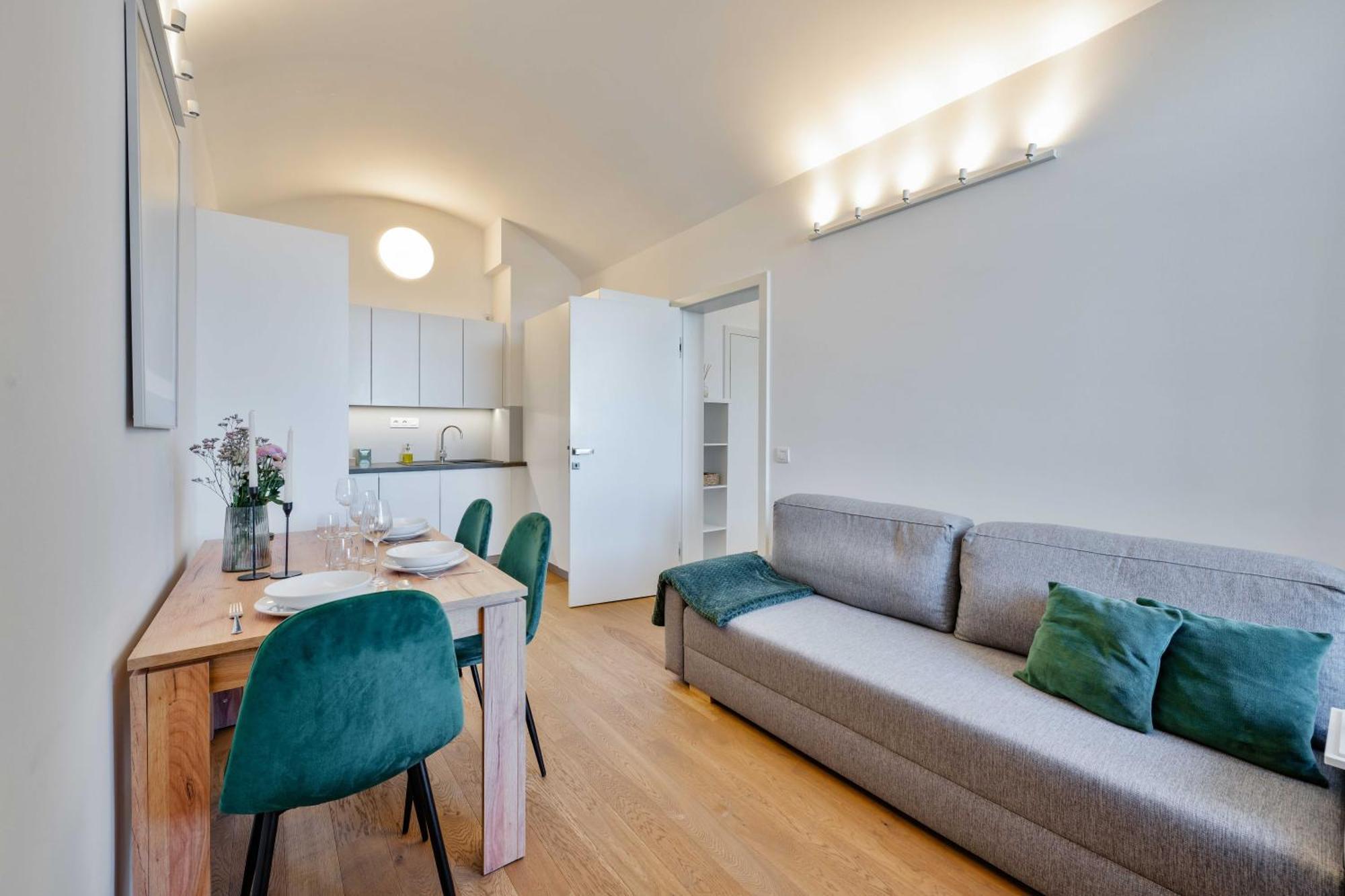 Apartment Elegant With Terrace & Bike Path Prag