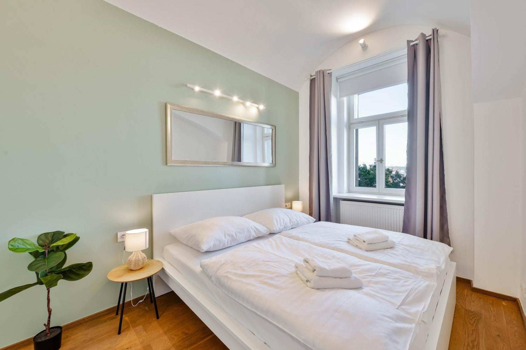 Apartment Elegant With Terrace & Bike Path Prag